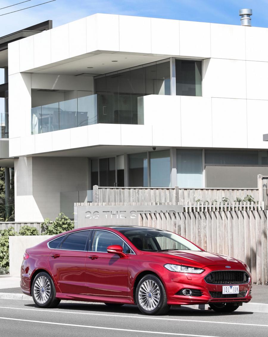  Ford Mondeo Titanium Hatchback 2015 года  (AU) (фото 2 из 12)